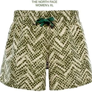 The North Face Women Class V Four Leaf Clover Chevron Print Shorts NWOT